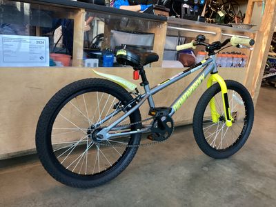 Diamondback Venom 20”