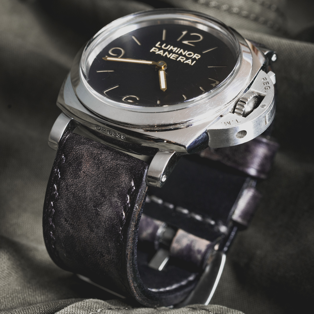 手染め迷彩」手作り本革腕時計ベルト 岩石グレー - カメラバッグ & 日