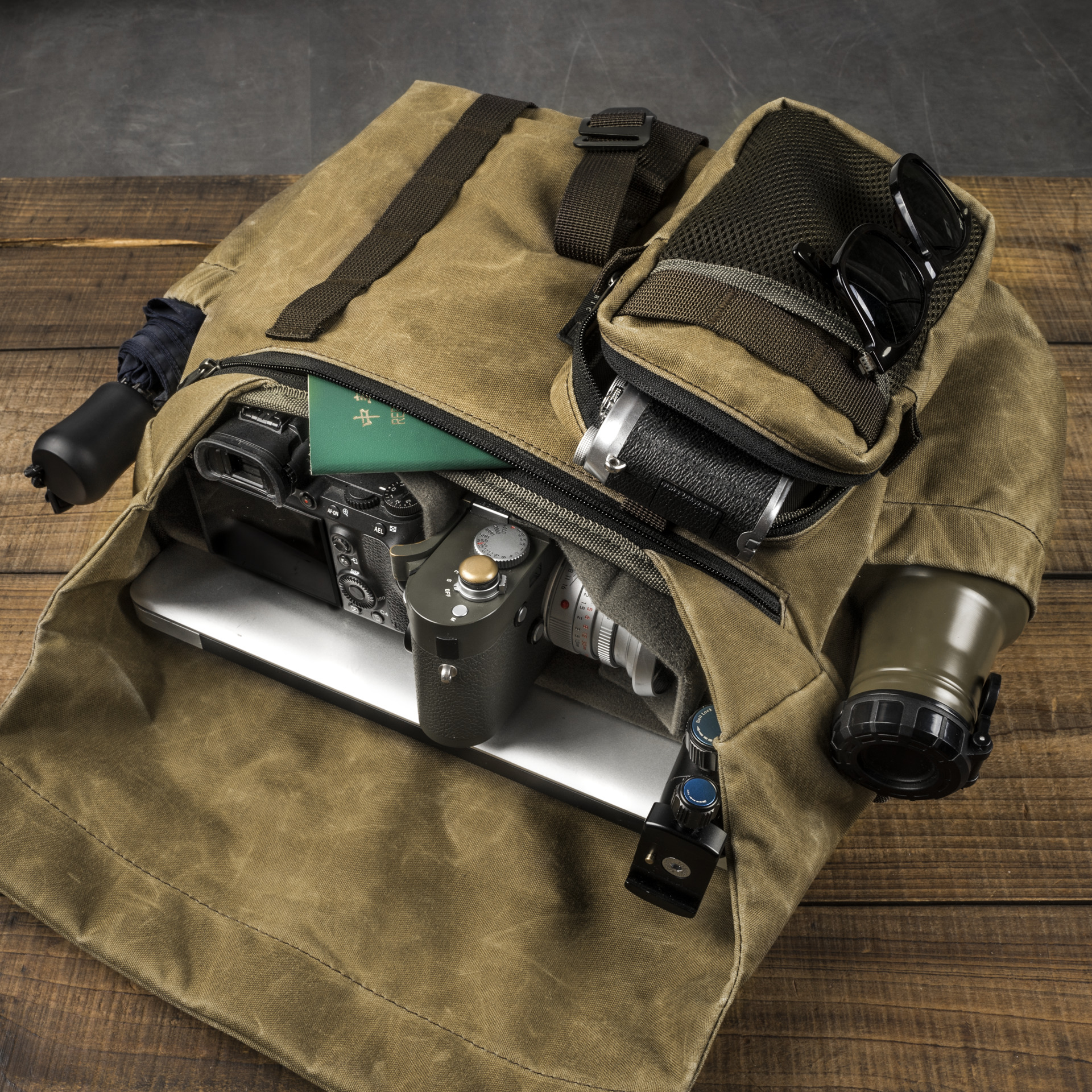 PILOT UPGRADE」旅行向けカメラバッグ 10L - カメラバッグ & 日常用