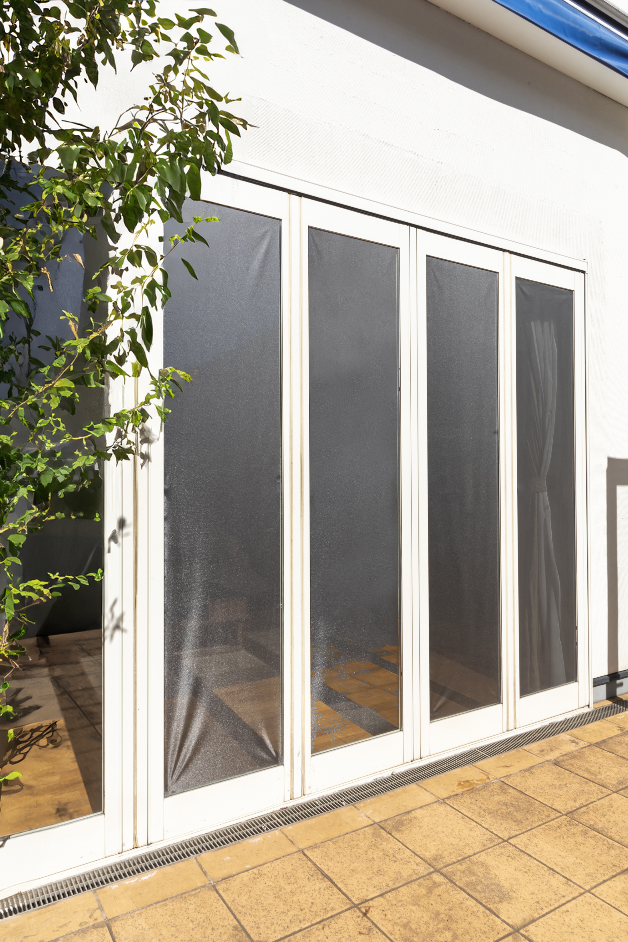 クーリアスは窓の外側に貼るか？ 内側に貼るか？｜特集｜masaショップ