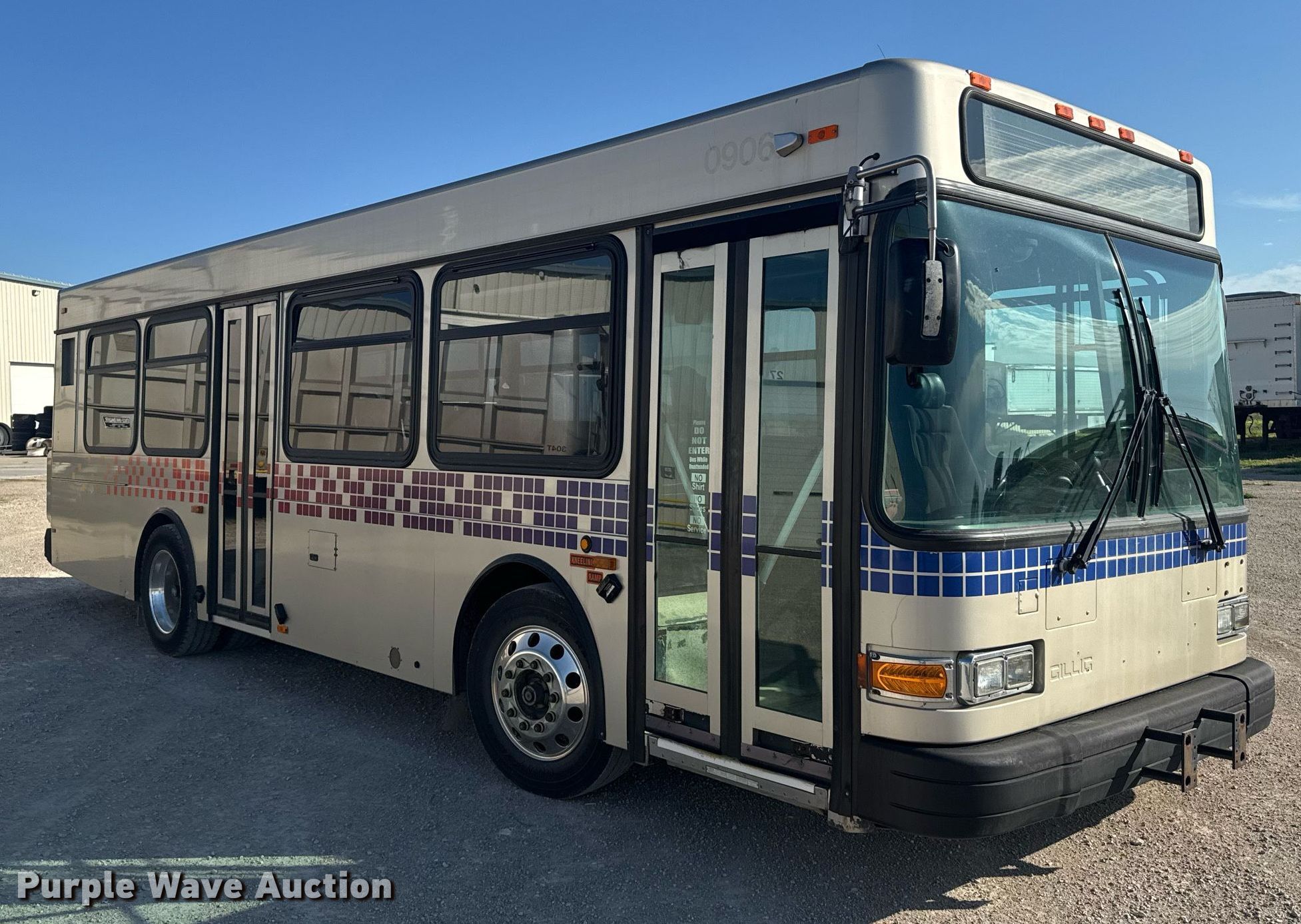 2009 Gillig G27E102N2 shuttle bus in Stockton, KS | Item ER2089