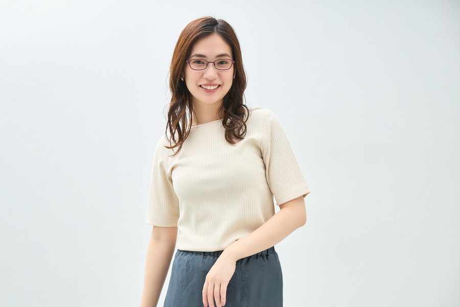 日常使いに最適なXSサイズのスクエア型（ZY252013-81F1）｜メガネの