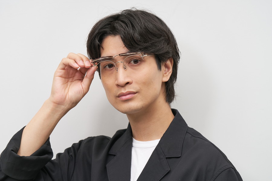 優しい印象のボストンフレーム/FLIP UP(跳ね上げ式メガネ)（ZO241010