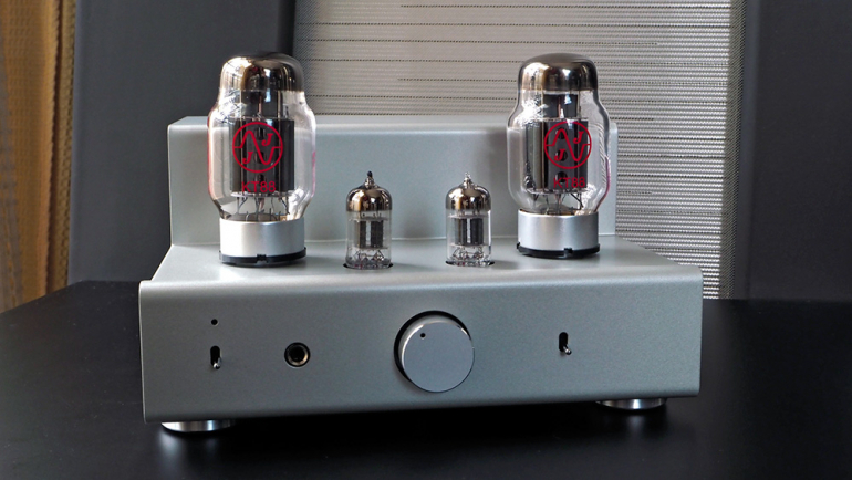 ビーム管の代表選手KT88が使えるELEKITの真空管アンプキット『TU-8200