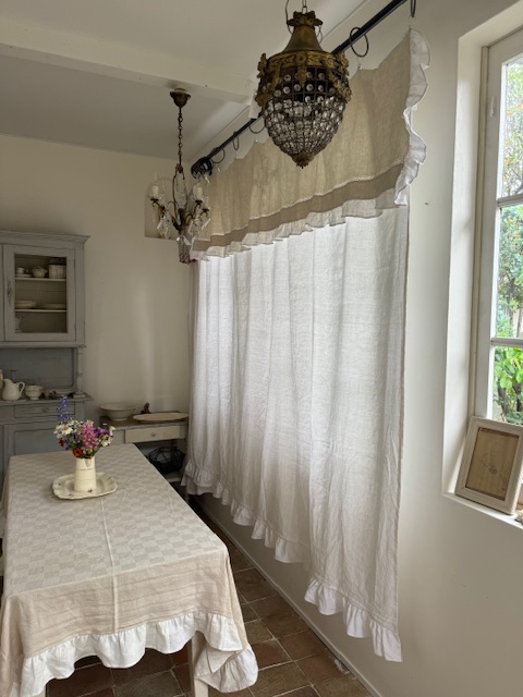 フリルたっぷりリネンカーテン | フランスアンティークショップ
