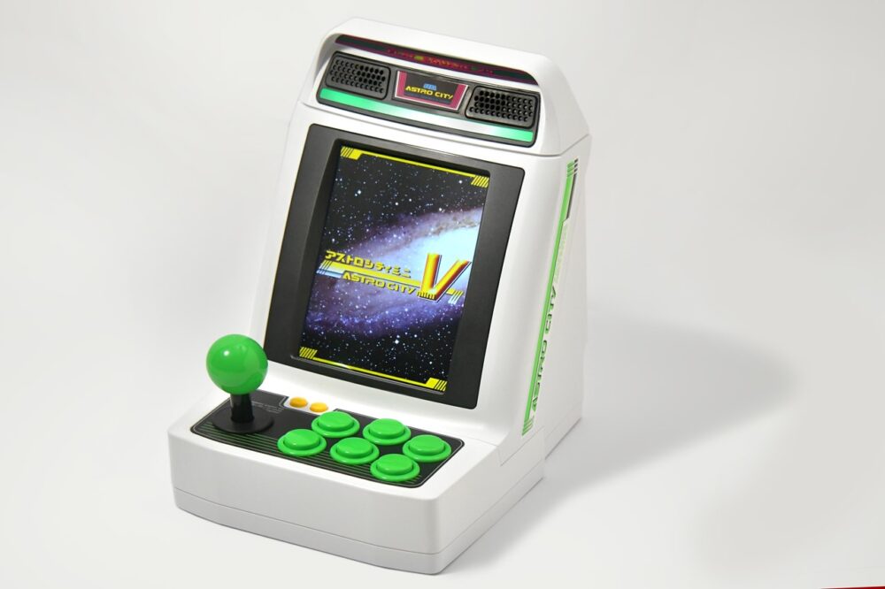 自宅がゲーセンに！ シューティング専用のアストロシティミニ。 | Dig