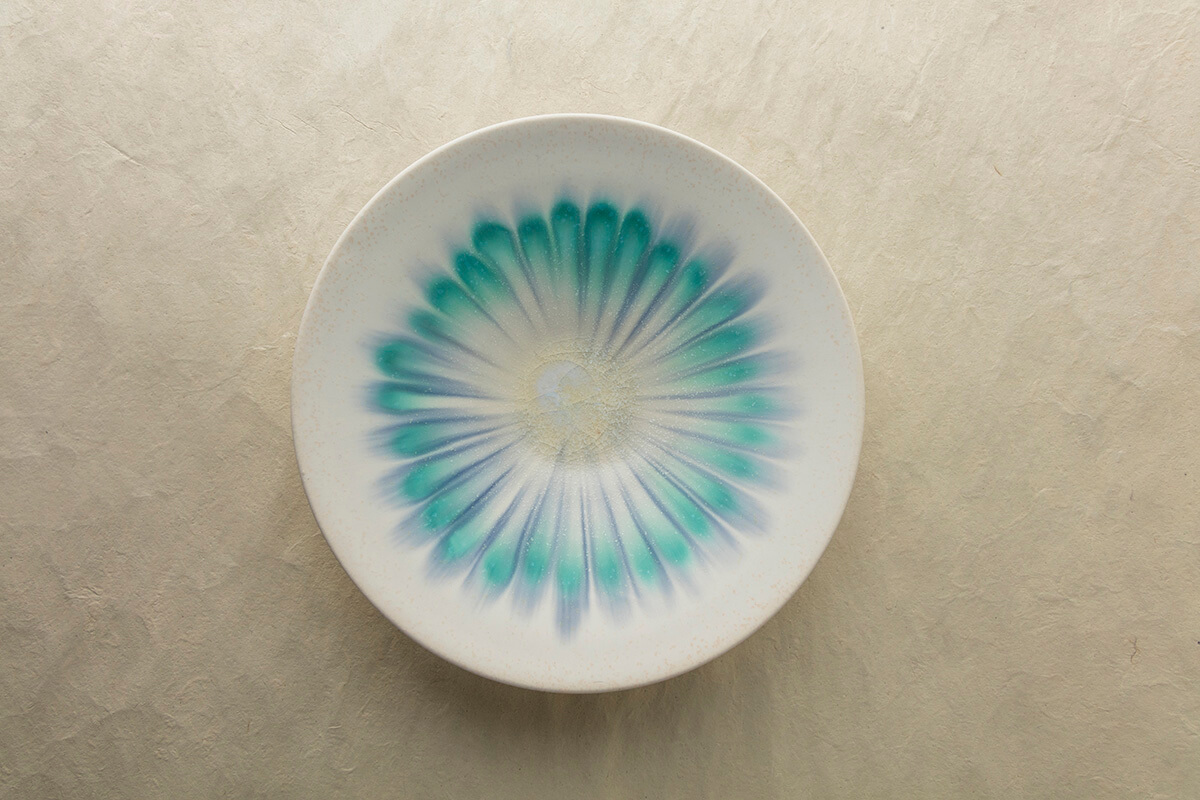 うつわ祥見」が選ぶ注目作家、岩崎龍二 | Discover Japan