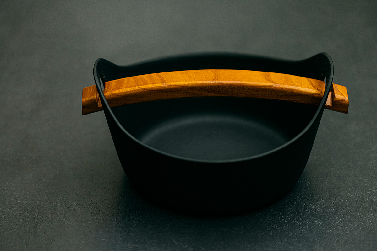 岩手県盛岡市《釜定》南部鉄器×北欧に学んだデザインが織りなす“用の美