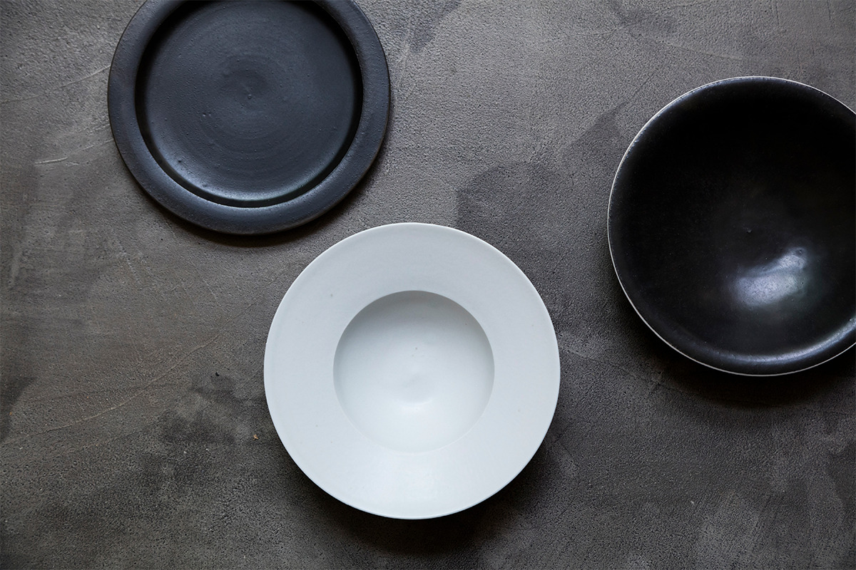 吉田直嗣のうつわ「思考を圧縮して生まれるもの」 | Discover Japan