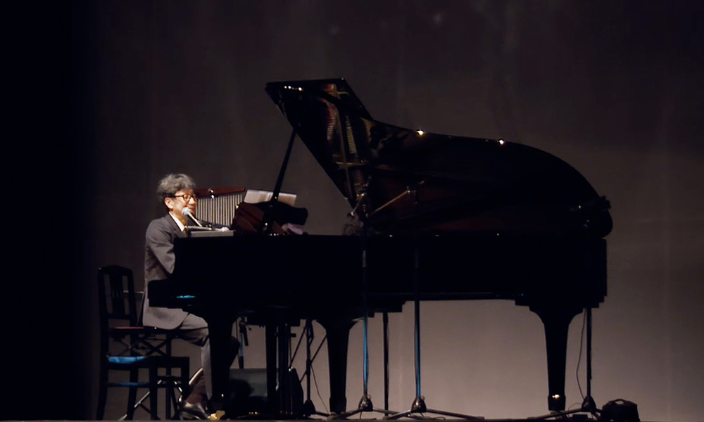 胸躍るポップスとエンターテインメントを届け続けるKANが、ピアノと