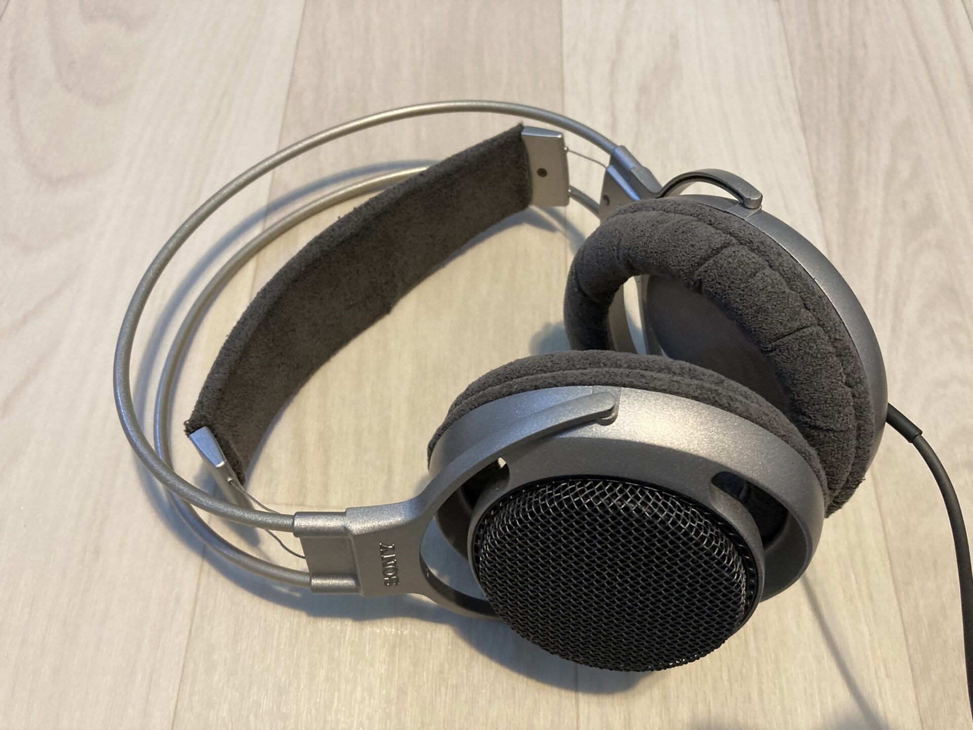 レビュー】名機SONY MDR-F1 フルオープンヘッドホンの魅力 - どせいの