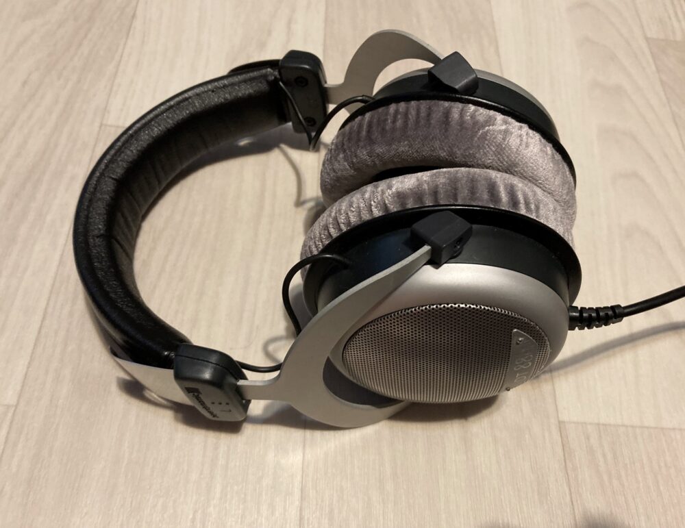 レビュー】Beyerdynamic DT880pro 兄弟機の中ではマイルド。ほどよく