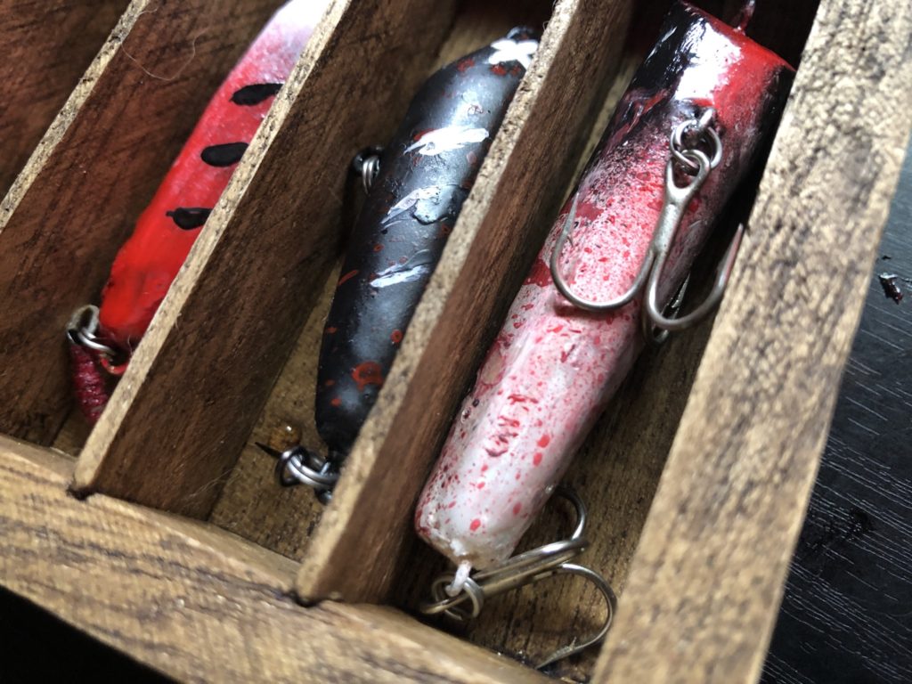 お返しに木製ルアーケースと元殺し屋トップウォータープラグを送った