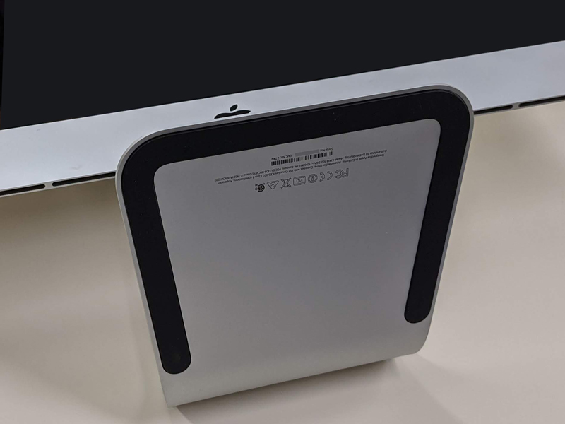 電源を入れずにiMacのモデル番号、シリアル番号、部品番号を確認する