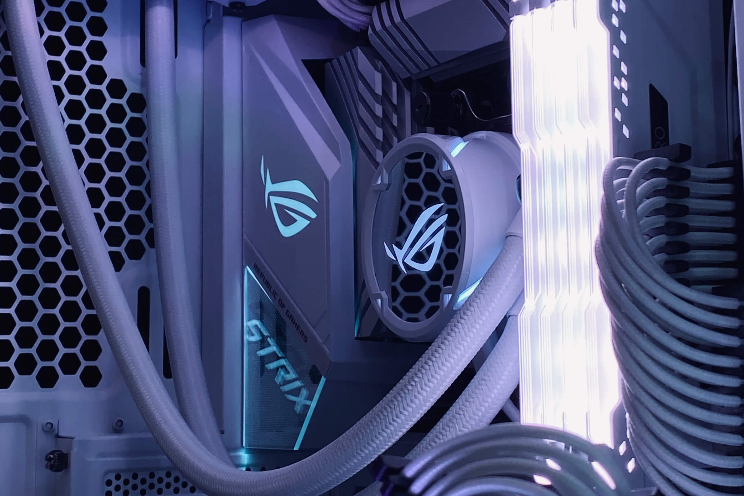 ROG Strix LC 360 RGB White Edition | AIO液冷クーラー | ROG Japan