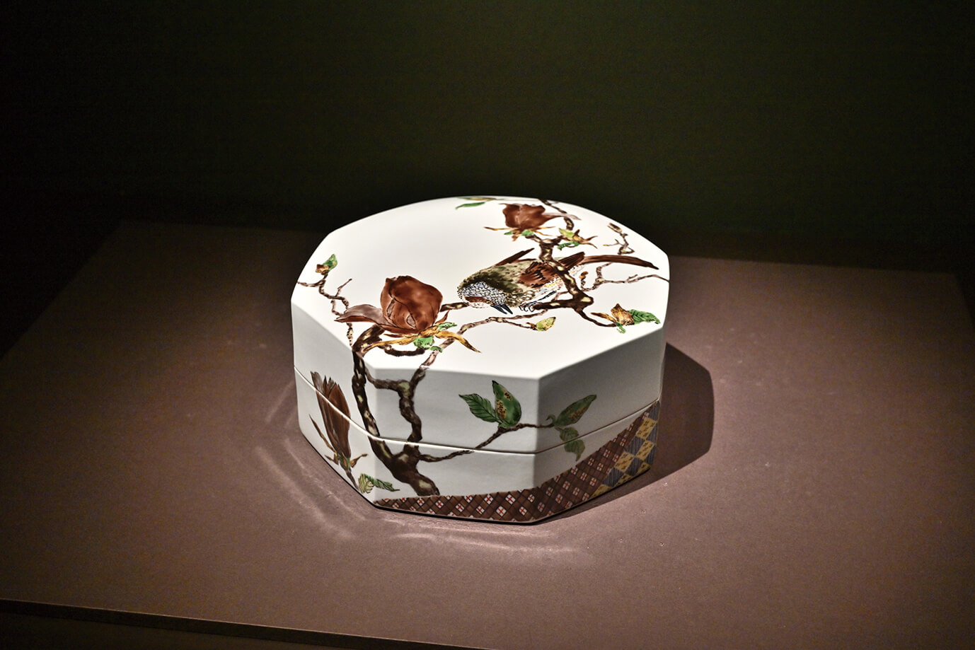 港区‒自慢の宝ものを訪ねて 第33回 菊池寛実(かんじつ)記念 智(とも