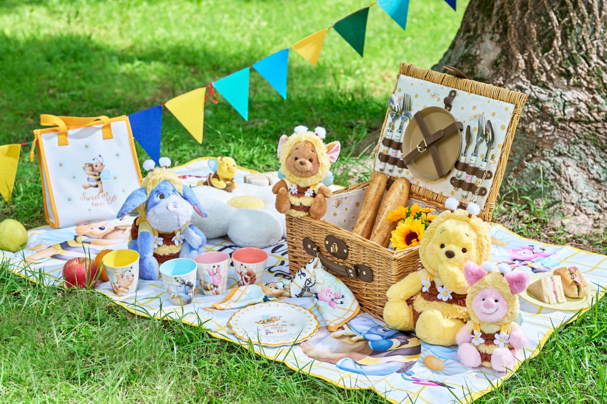 はちみつの日に合わせたくまのプーさんアイテムを2024年8月2日より順次発売