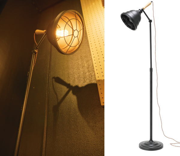 スタジオでつかわれているライトのような インダストリアルなデザイン