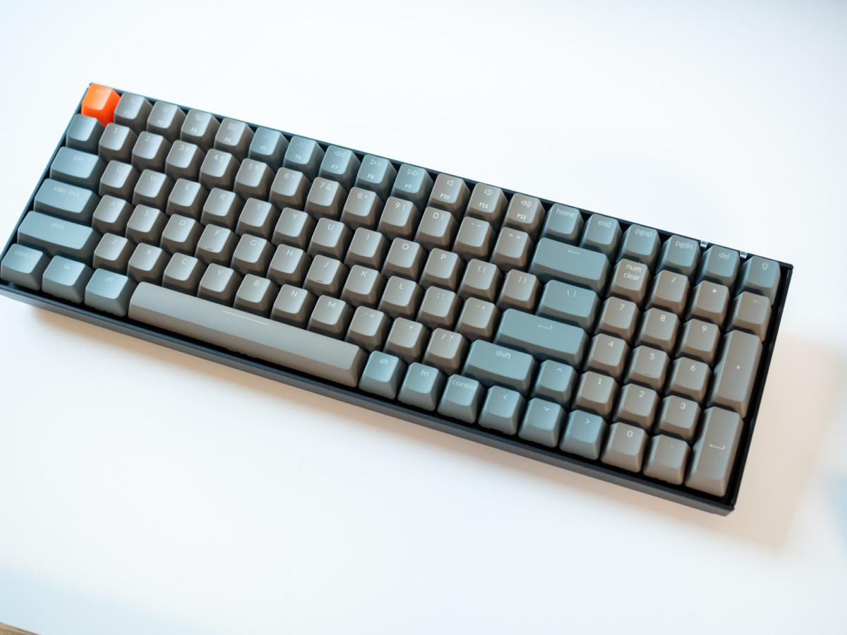 テンキー付きなのにコンパクト。96％キーボードKeychron K4を購入