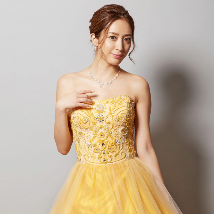 ビーズ刺繍をふんだんに施したレースビジューイエローボリュームロング