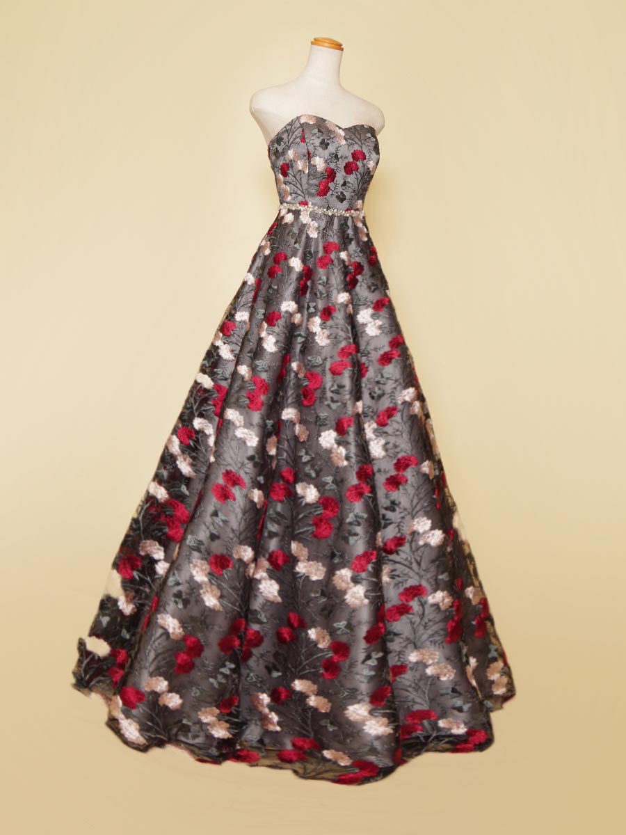 シルバーグレーサテン×レッド花柄刺繍を組み合わせた大人っカッコいい