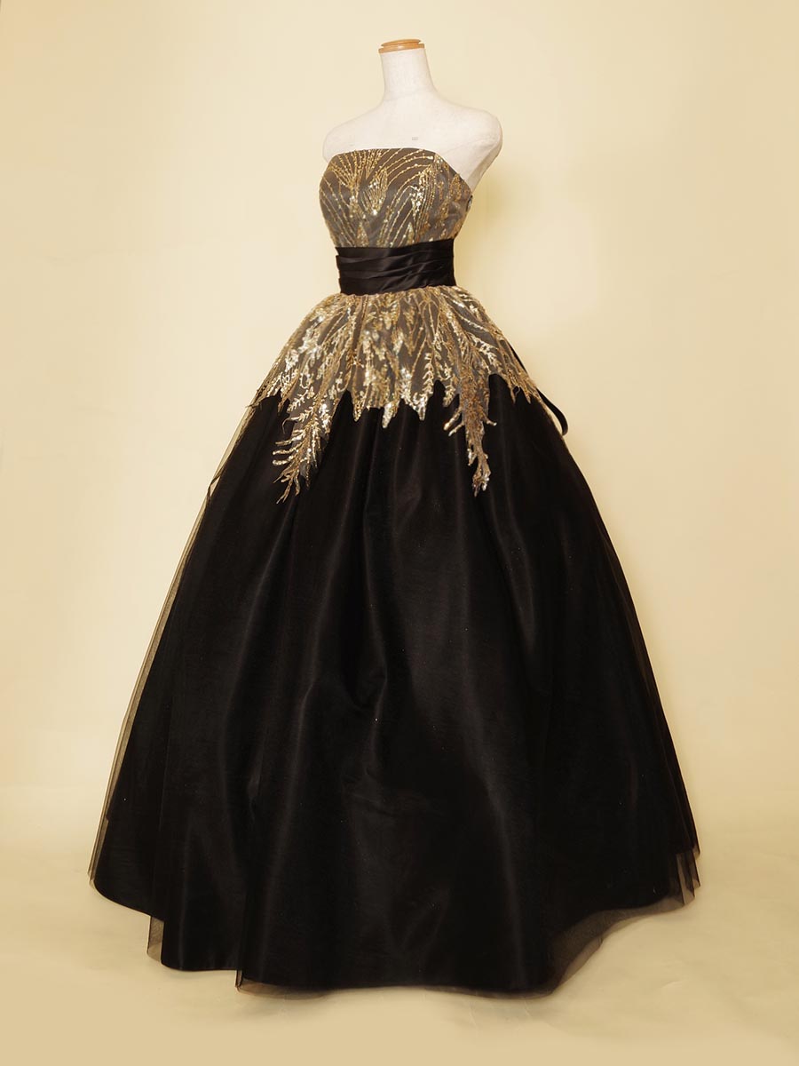 ブラック×ゴールド刺繍が大人かっこいい演奏会用ボリュームライン