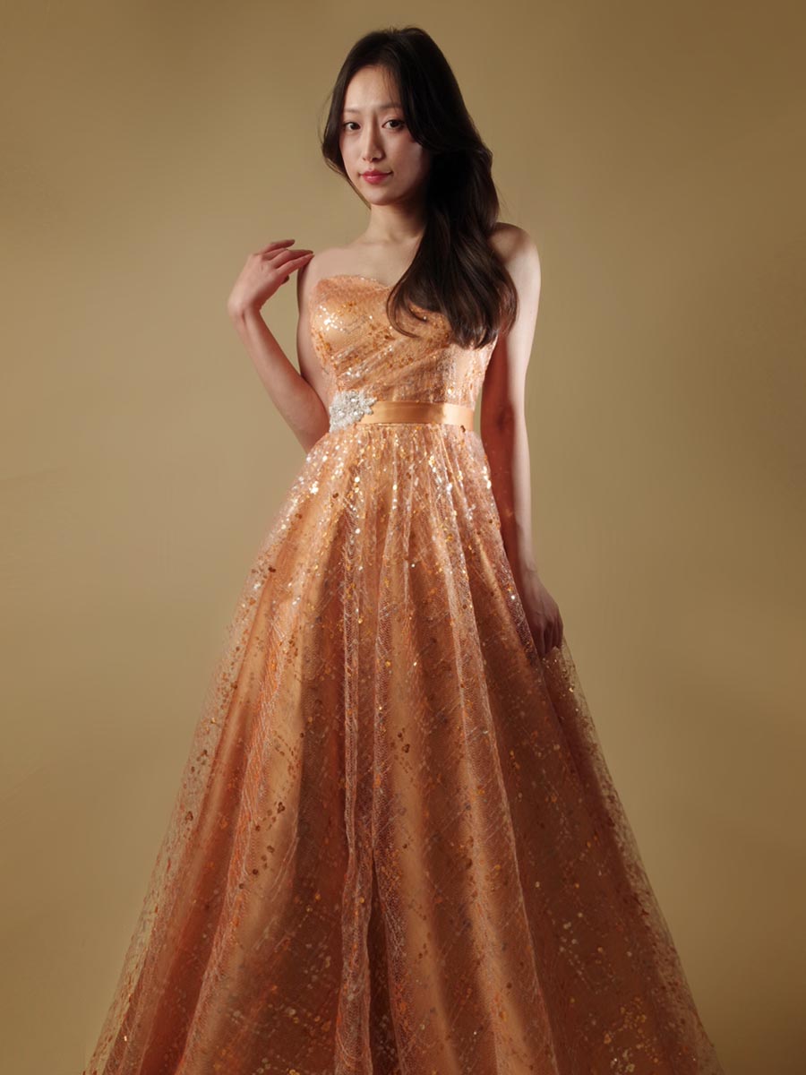 華やかさ満点のビタミンオレンジカラーの総スパンコールのキラキラ