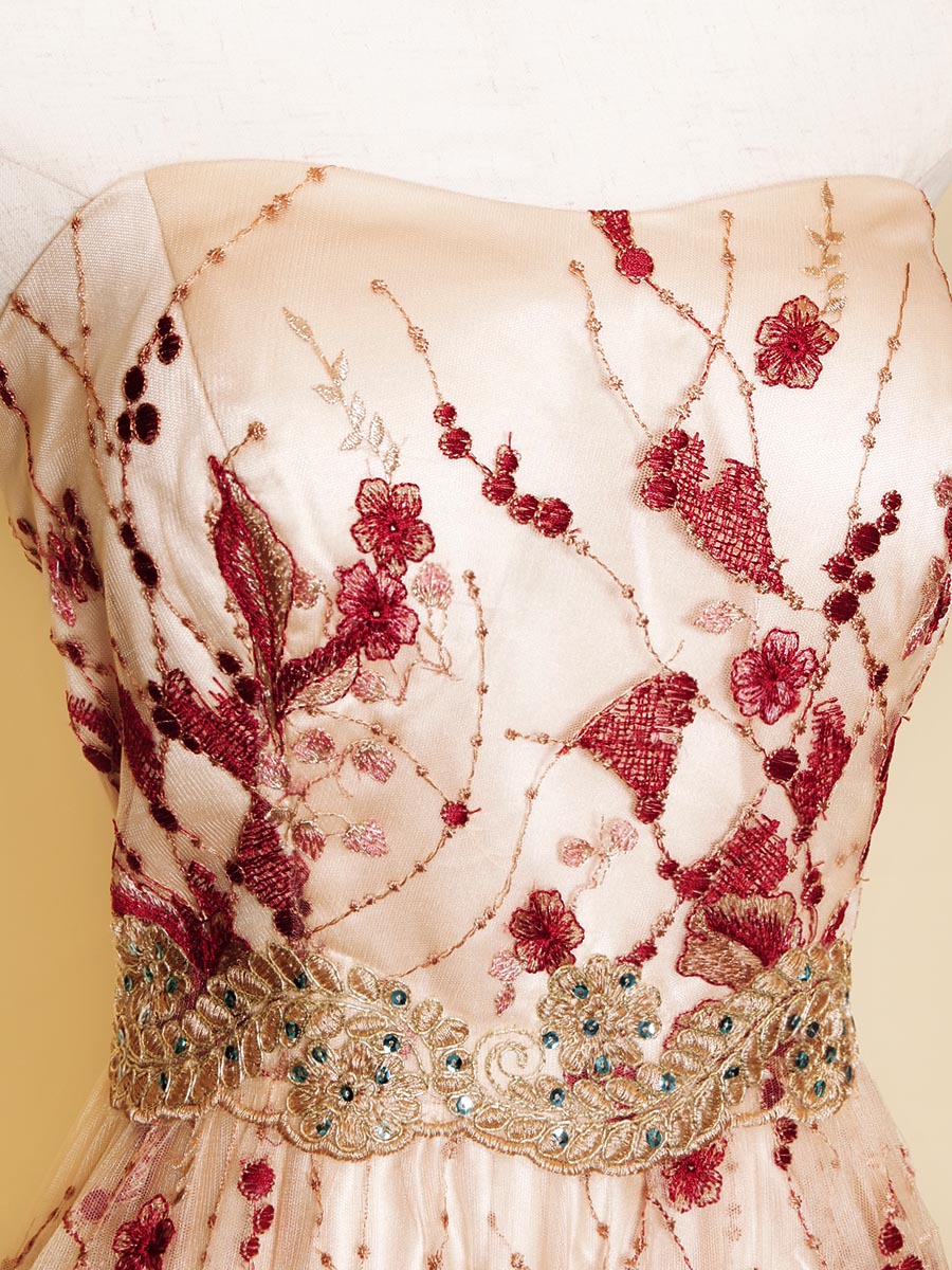 ワインレッドカラーの花柄刺繍チュールとベージュのサテンのクラシカル