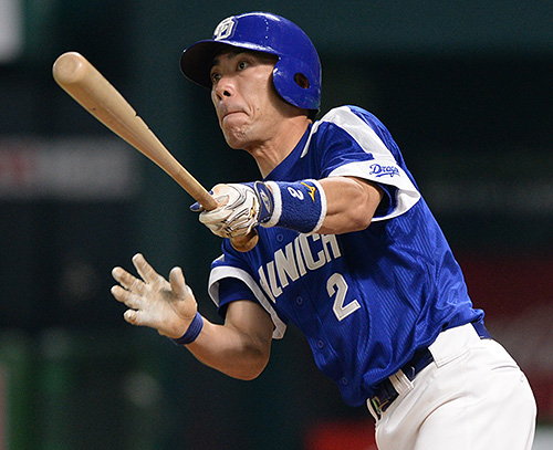 中日ドラゴンズ オフィシャルウェブサイト - 荒木雅博選手 2000安打達成