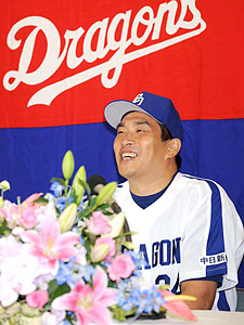 中日ドラゴンズ オフィシャルウェブサイト - 山本昌200勝達成！