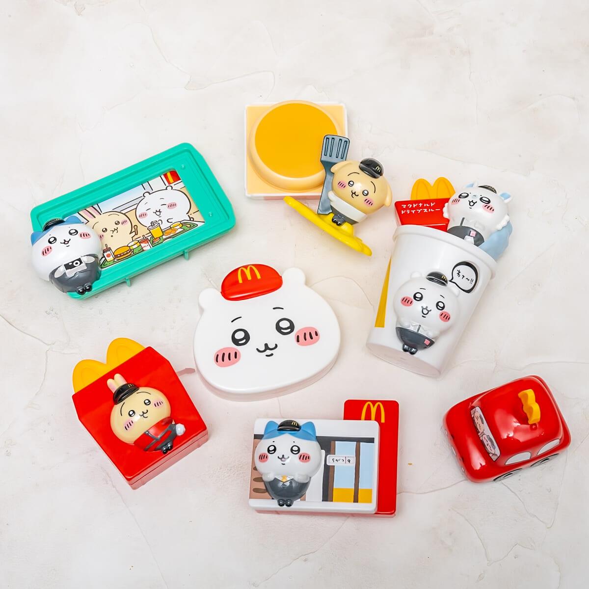 クルーになって働くハチワレやうさぎたち！マクドナルド ハッピー