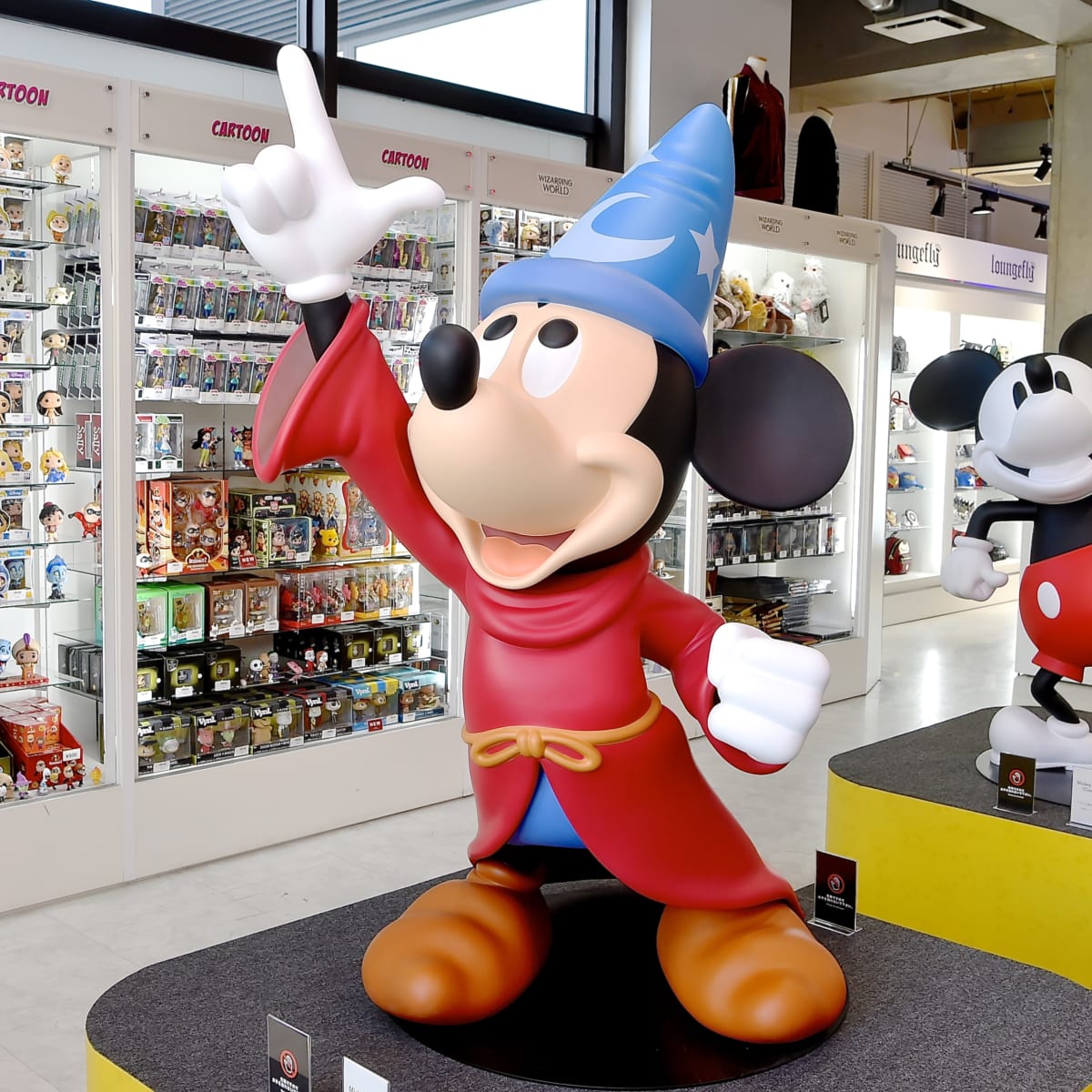 限定グッズやファッションアイテムが大集合！原宿トイサピエンス