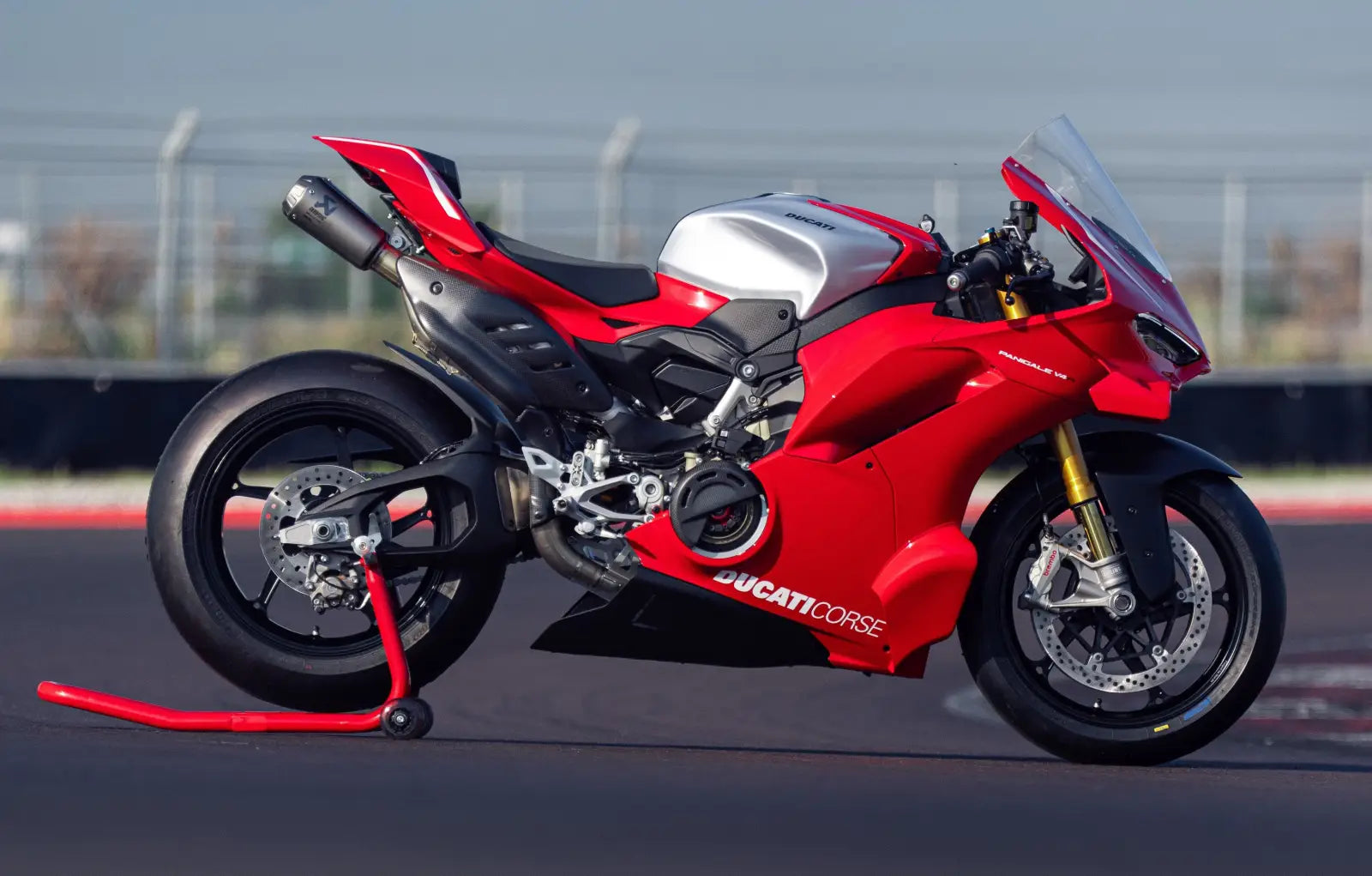 DUCATI 2025−2026 Panigale V4 スイングアーム用カーボン製