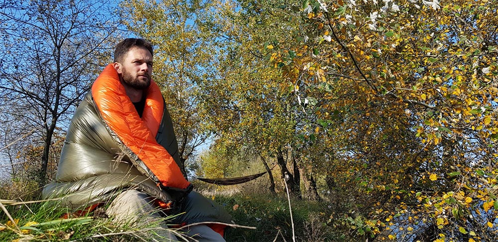 ブッシュメントラベルギア グローアンダーキルト | 純グースダウン