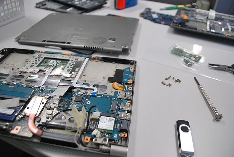 セルフリペアの注意！危険！dynabook R63/UのマザーボードをR63/Mの