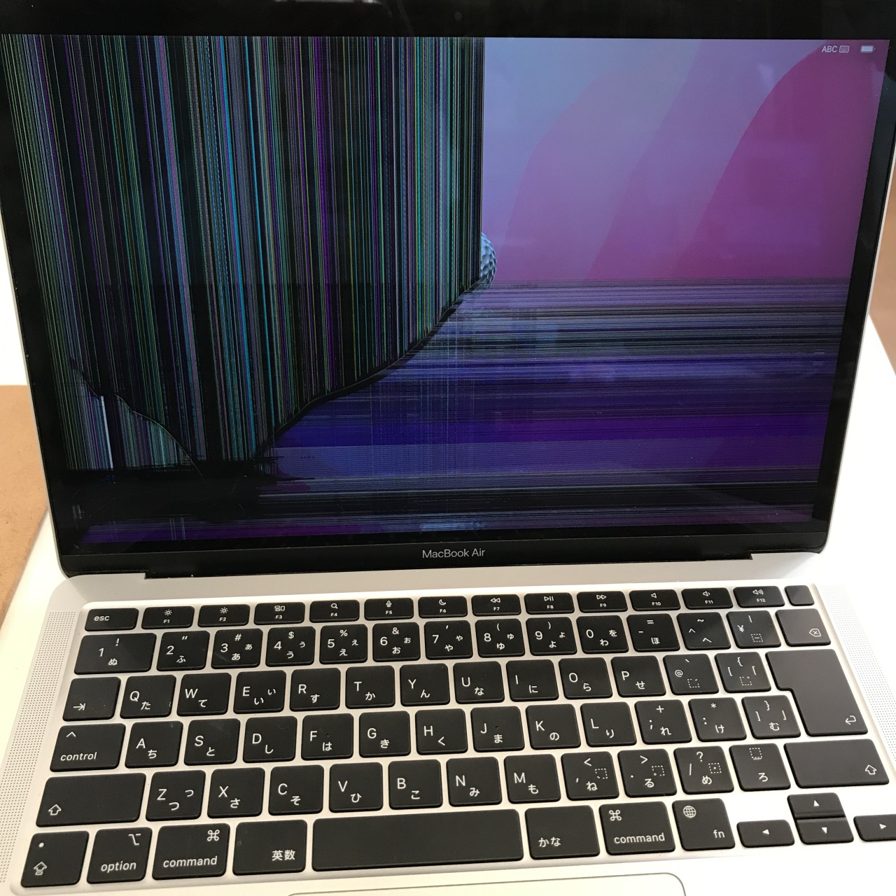 MacBook Air (M1, 2020) いつの間にかの液晶割れ 部品交換 修理