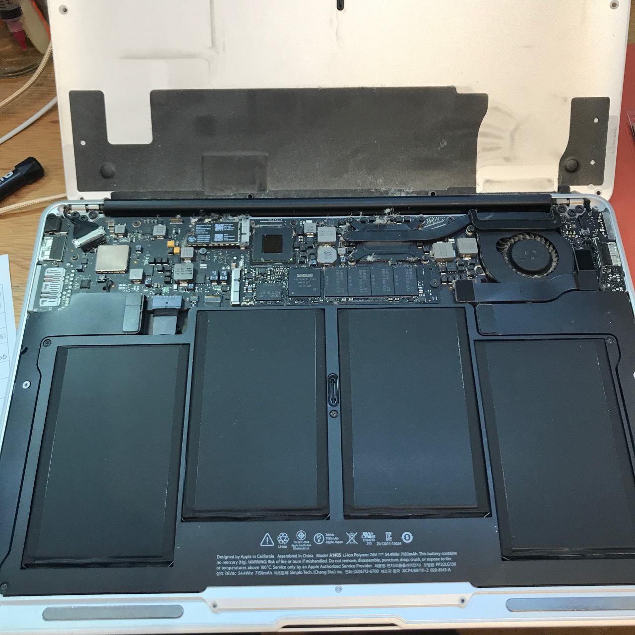 MacBook Air (13-inch, Mid 2012) A1466 EMC 2559「修理サービス推奨