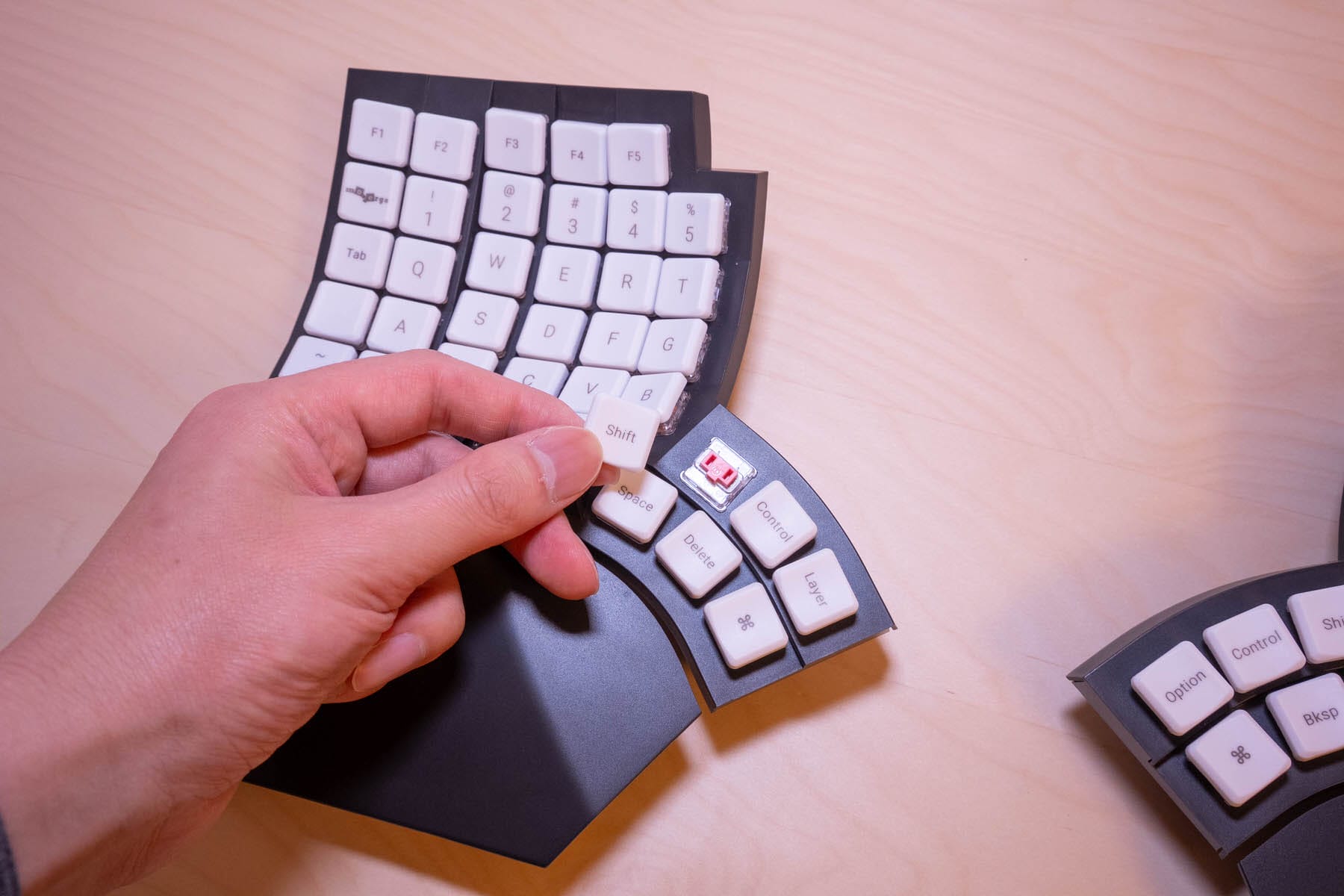 Glove80 徹底レビュー：一度使うと戻れない左右分割・お椀型エルゴ