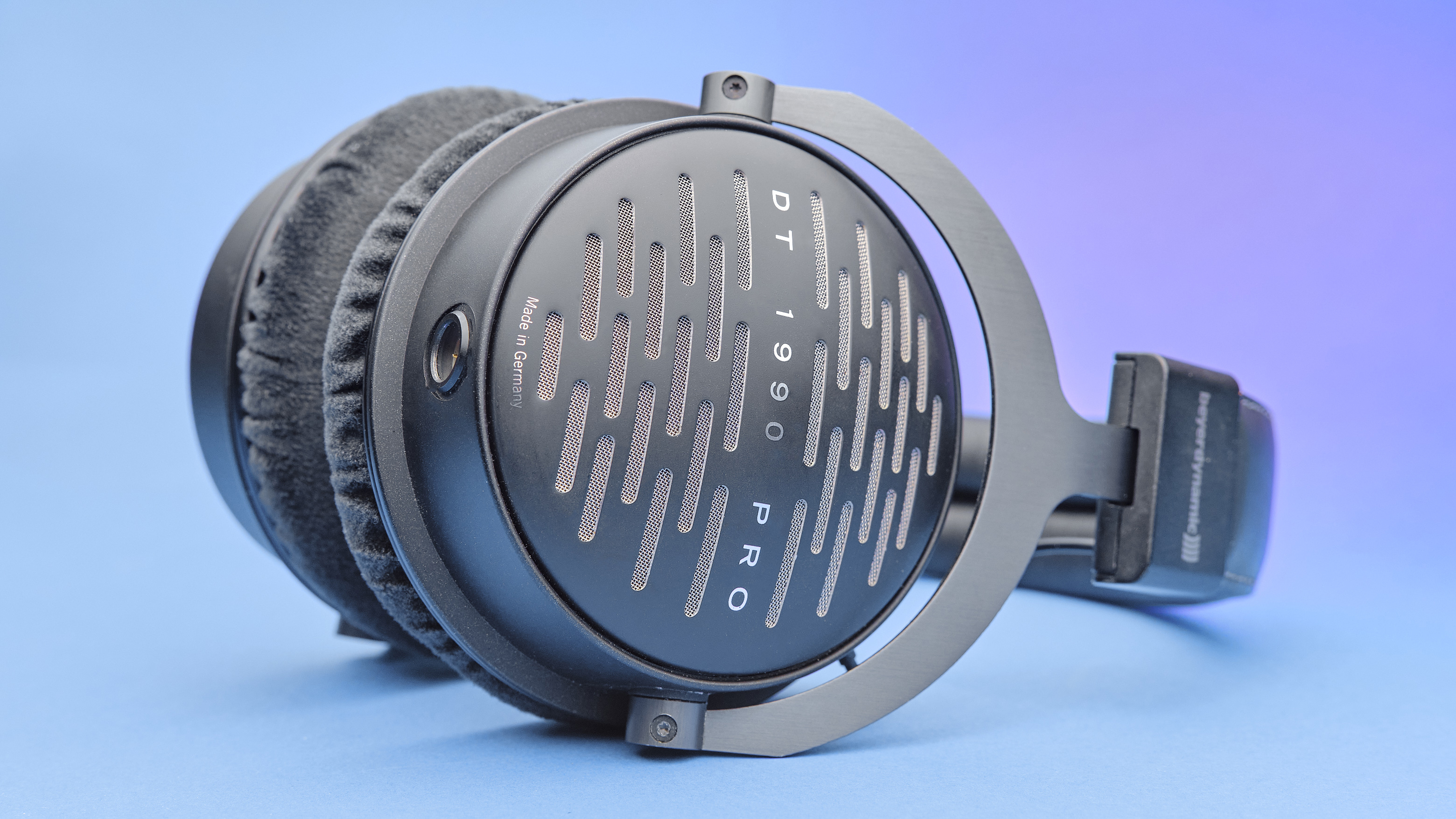 BEYERDYNAMIC DT 1990 PRO • Ear Fidelity