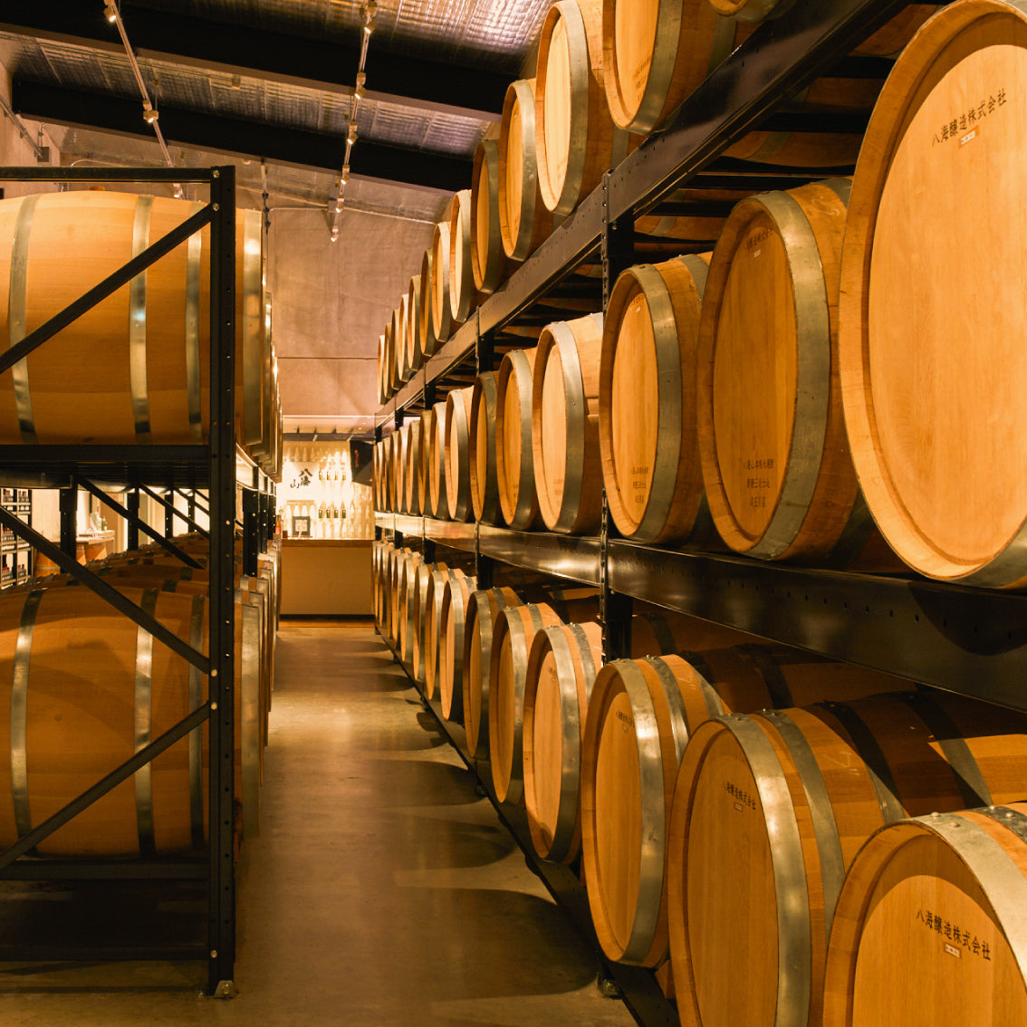 八海山 本格米焼酎 オーク樽貯蔵 風媒花【専用化粧箱付】｜八海山