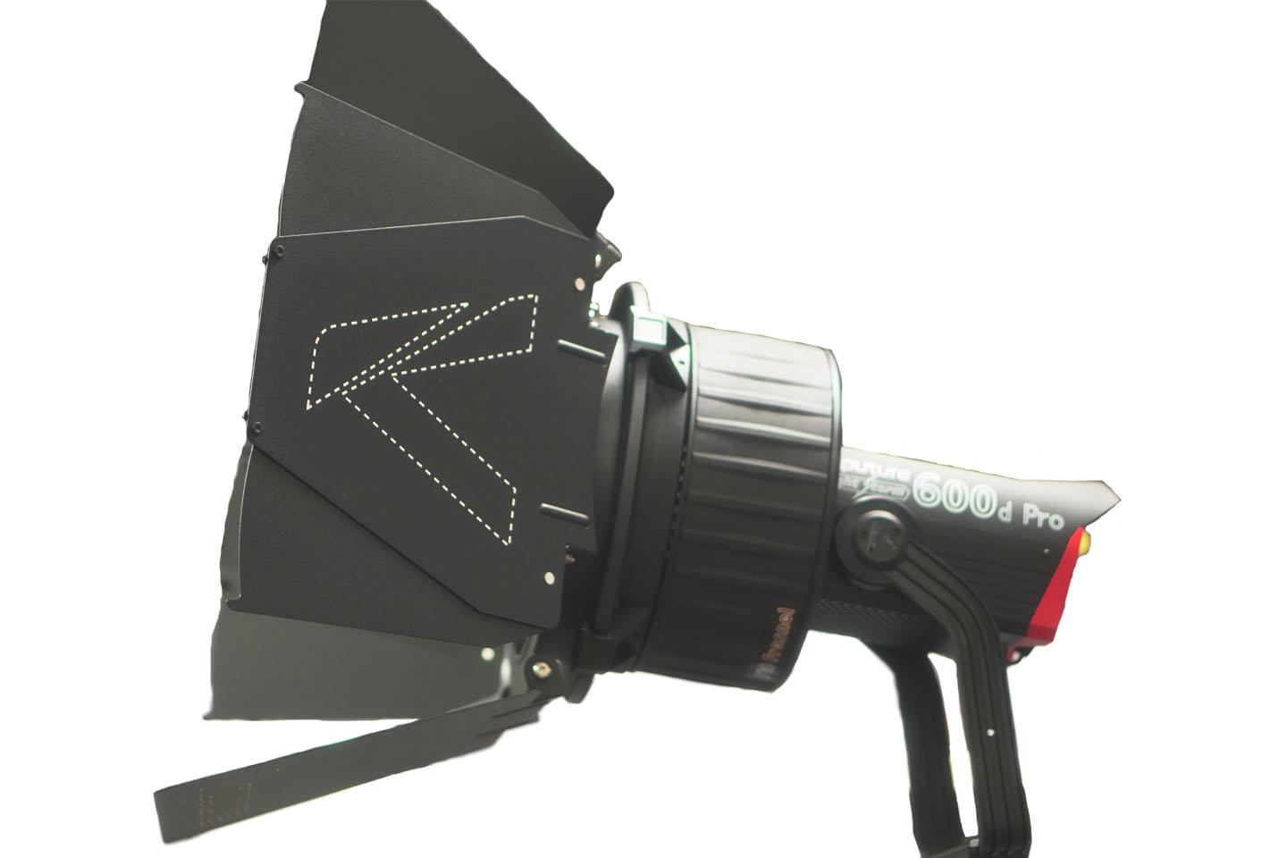 AputureF10バンドア+F10フレネル｜撮影機材レンタルからEDIT・MA作業