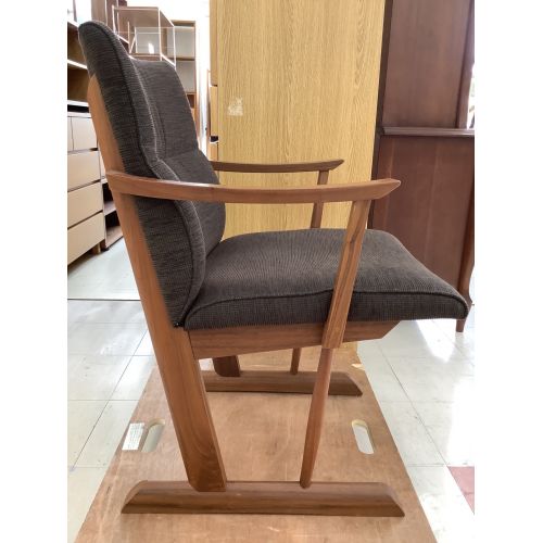 飛騨産業 (ヒダサンギョウ) KAYA ダイニングチェアー アーム付き