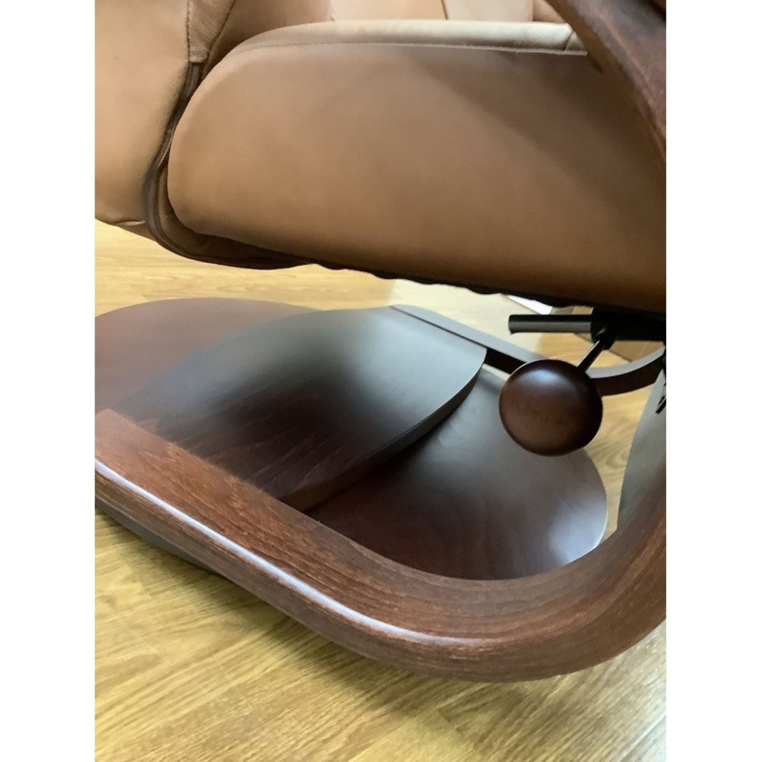 HJELLEGJERDE (イエリアーダ) リクライニングソファー&オットマン