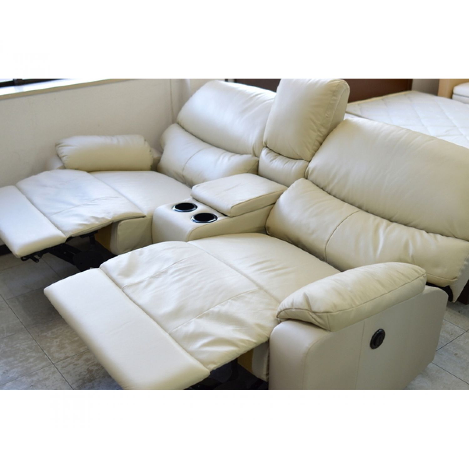 ニトリ ソファー アイボリー 電動リクライニング レザー オゾン3