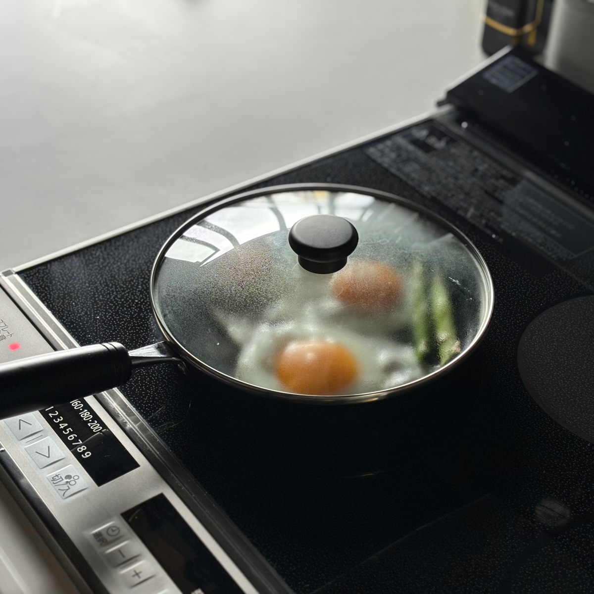 目玉焼きがおいしく焼ける 鉄のフライパン ガラス蓋付き 〔サイズ：約