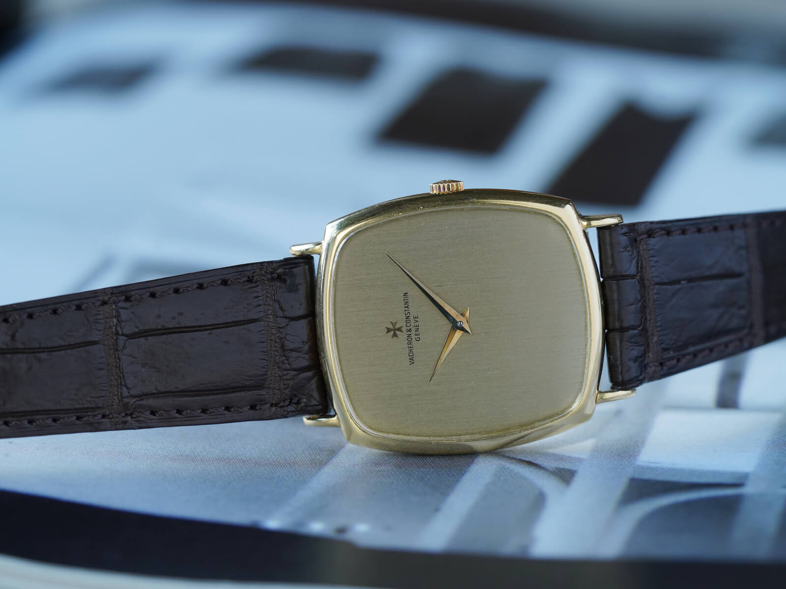 ヴァシュロンコンスタンタン/クッションケース/ゴールドダイヤル