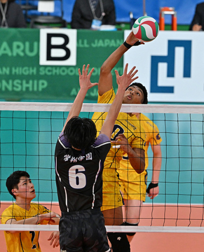 春の高校バレー 男子 愛工大名電 競り勝つ 女子 豊川 涙 | 高校