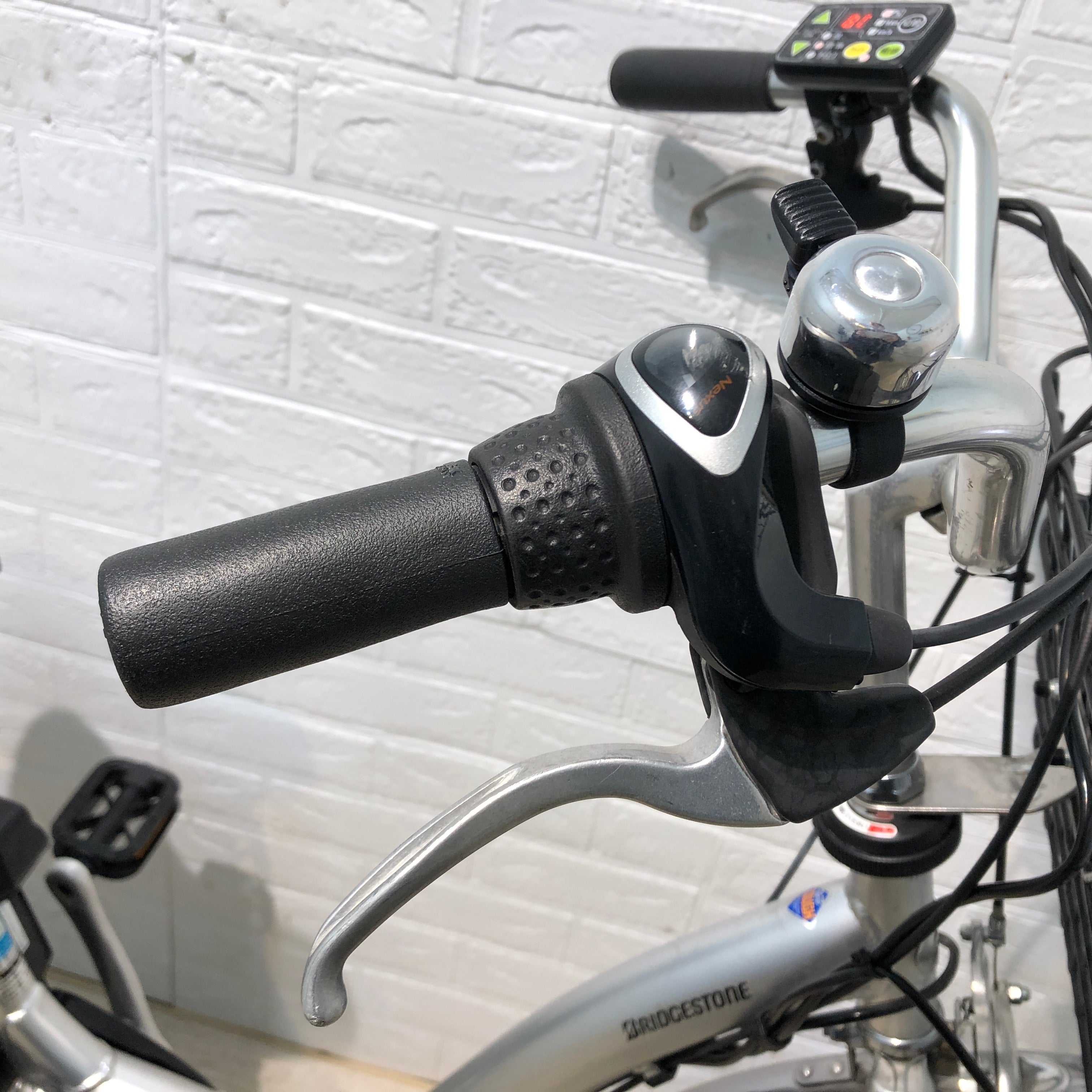 ブリヂストン アシスタ U DX シルバー 26インチ SR326Y【中古車】 – e