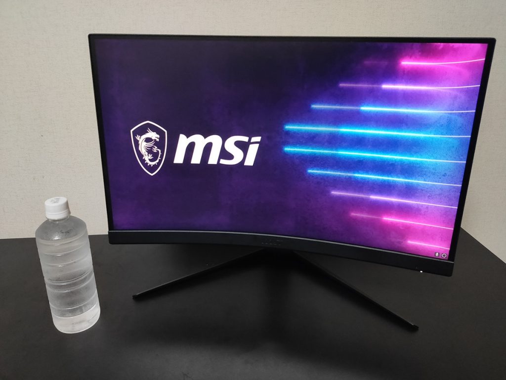 程よいサイズ感と没入感の高さを両立させたeスポーツ向け湾曲モニター