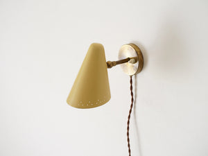 デンマークデザインのビンテージランプ 黄色のウォールランプ 真鍮